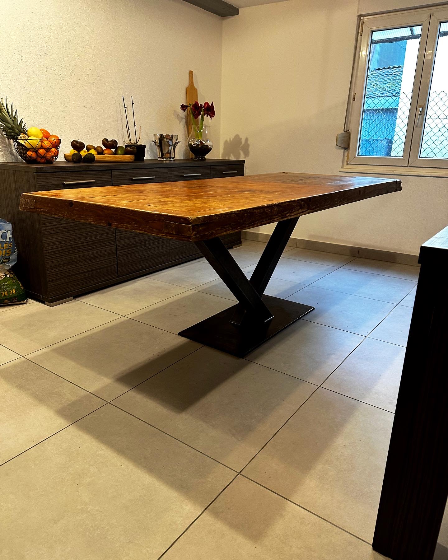 Pied de table en acier